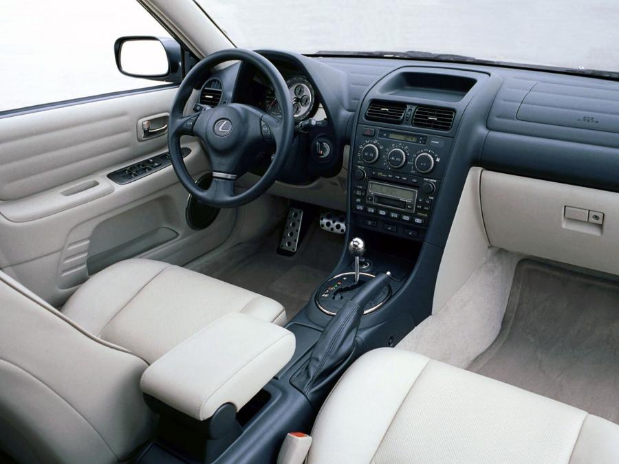  Lexus IS300 Turbo 2005 года  (фото 6 из 9)